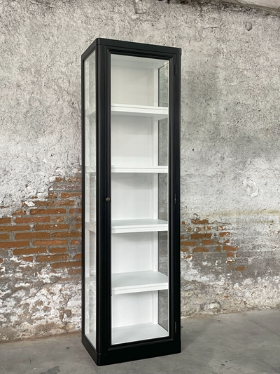 Vitrineskab med glas i siderne - Dixie - sort og smalt ❤ Stort online udvalg i by Hornsleth ❤ Billig fragt og hurtig levering 2 - 5 hverdage ❤ Varenummer: BYH-2747916 / Ean: på lager - Udsalg på Sorte vitrineskabe - Over 412 kendte brands på udsalg