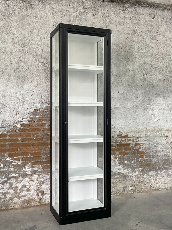Vitrineskab med glas i siderne - Dixie - sort og smalt ❤ Stort online udvalg i by Hornsleth ❤ Billig fragt og hurtig levering 2 - 5 hverdage ❤ Varenummer: BYH-2747916 / Ean: på lager - Udsalg på Sorte vitrineskabe - Over 412 kendte brands på udsalg