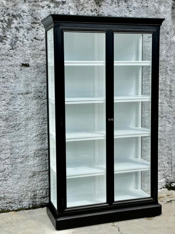 Vitrineskab i sort - Dixie - 190x110 - medium - Udstillingsmodel ❤ Stort online udvalg i by Hornsleth ❤ Billig fragt og hurtig levering 2 - 5 hverdage ❤ Varenummer: BYH-2219148 / Ean: på lager - Udsalg på Sorte vitrineskabe - Over 360 kendte mærker på udsalg