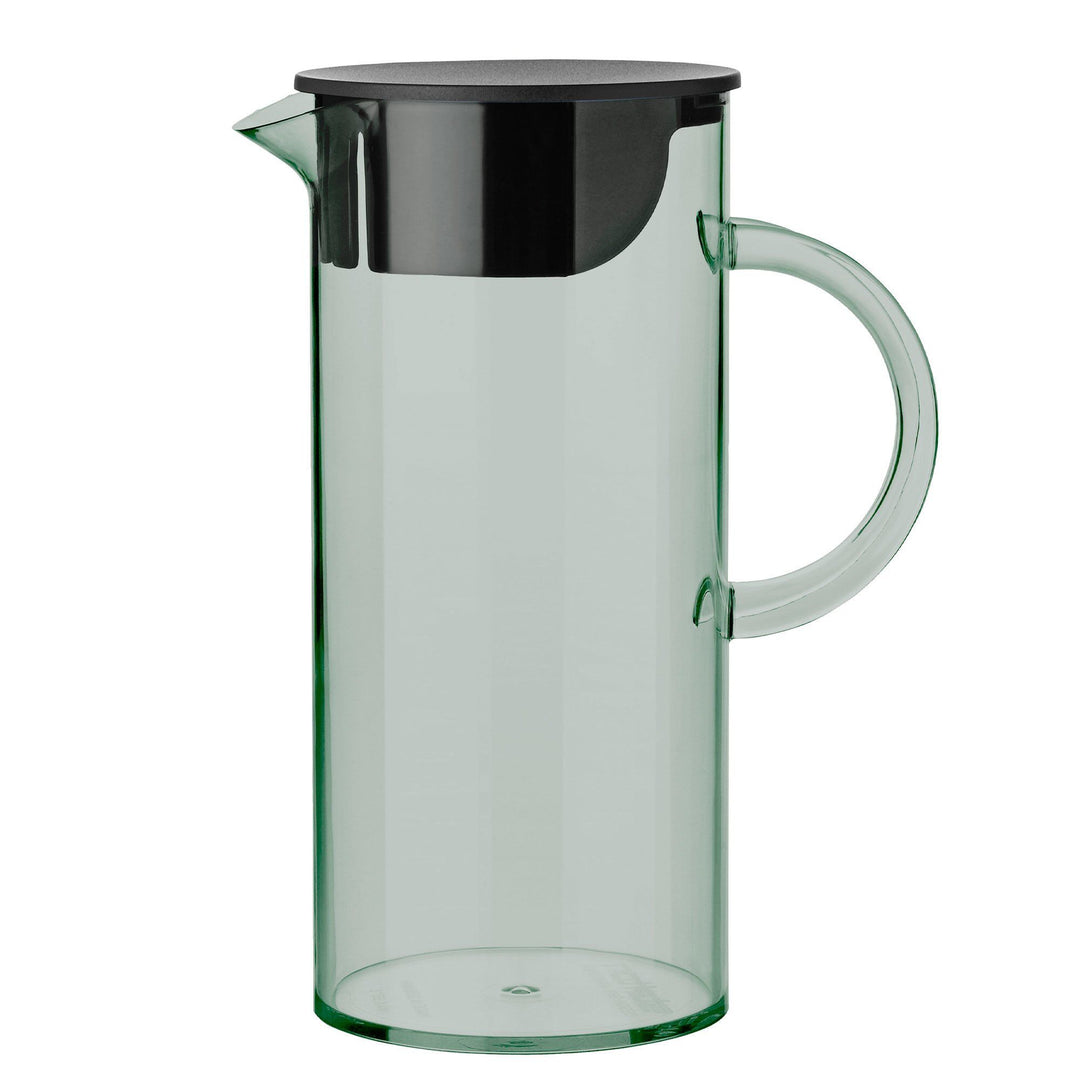 Stelton Stelton EM77 kande med låg 1,5 liter, dusty green ❤ vinkelbillede (Kande)