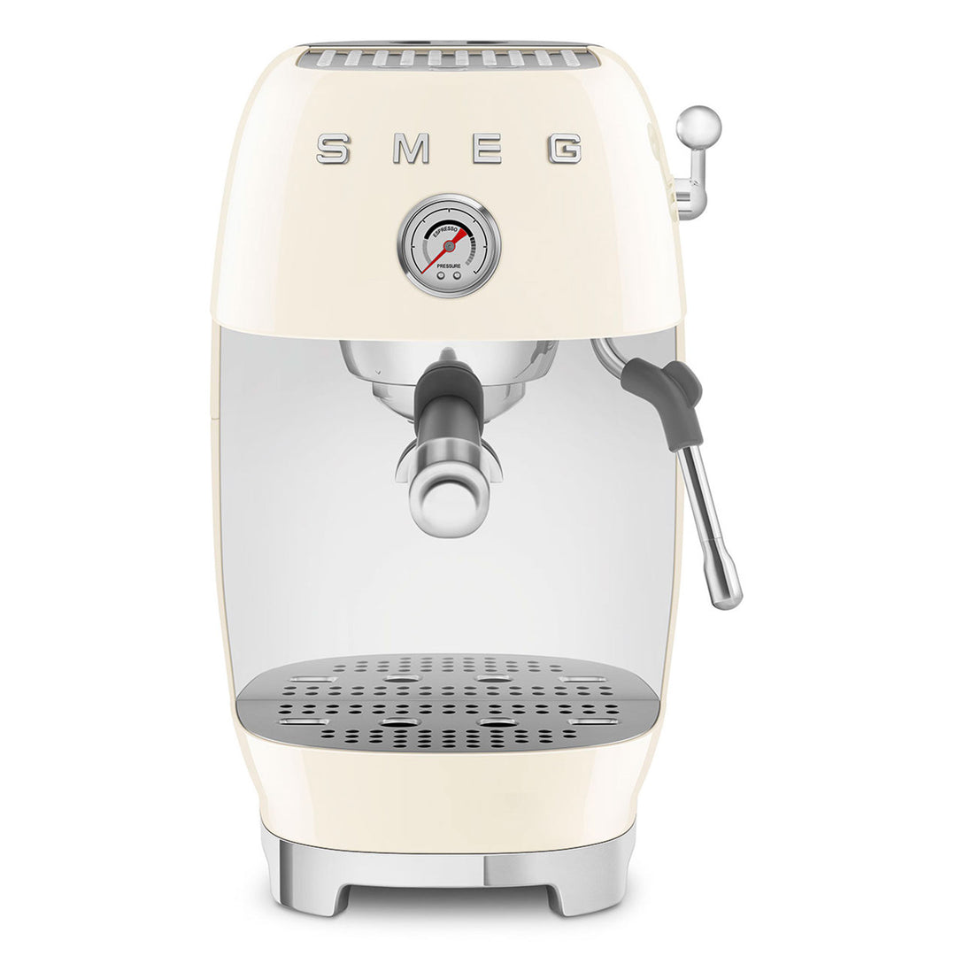Smeg Smeg Manuel espressomaskine med Cold Brew-funktion creme – close-up (Espressomaskiner)