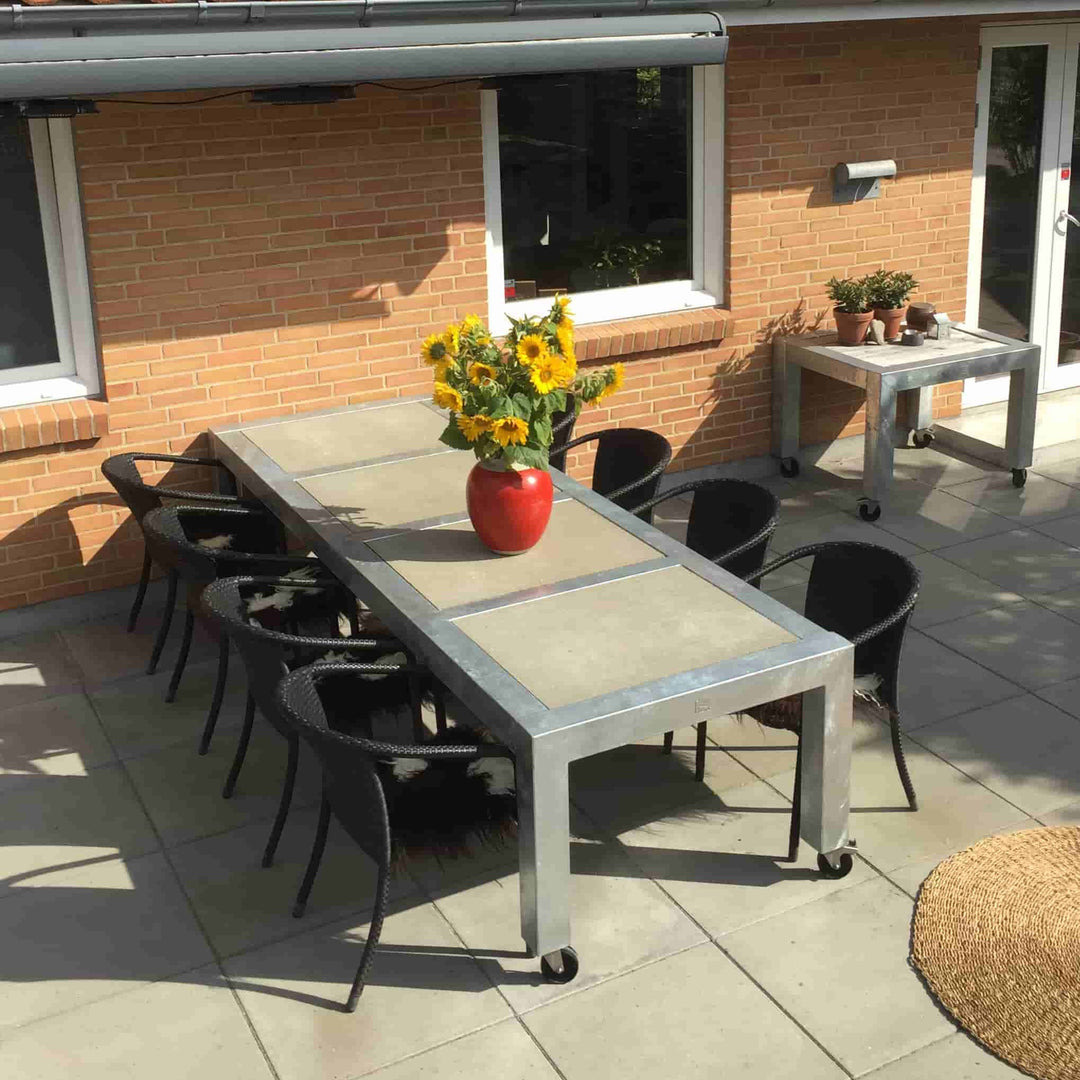 Produktbillede af Rock-Solid spisebord i galvaniseret stål 76 x 281 x højde 74 cm på tilbud i høj kvalitet