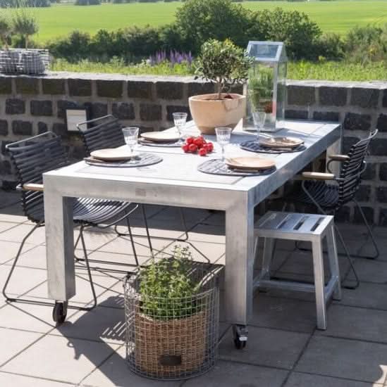 tilbud på Rock-Solid spisebord i galvaniseret stål, 76 x 213 x 74 cm. Billigt udsalg! Hurtig levering: 1-2 hverdage. Varenummer: 3NDC-2420. På lager.