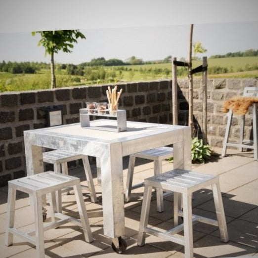 Produktbillede af Rock-Solid spisebord i galvaniseret stål 82 x 100,5 x højde 74 cm på tilbud i høj kvalitet