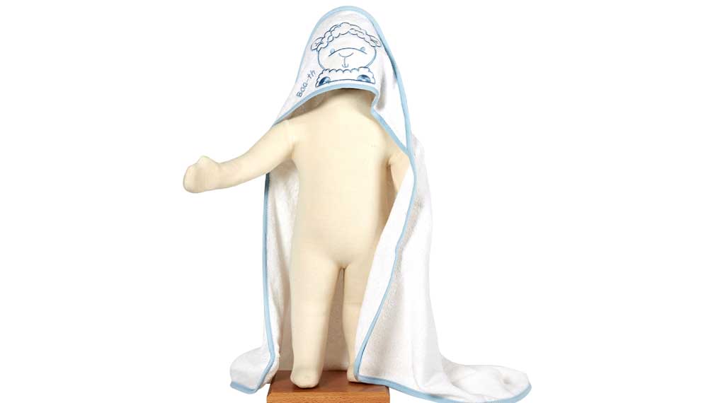 Produktbillede af Casadecor Hættehåndklæde med et blå lille får på tilbud i høj kvalitet