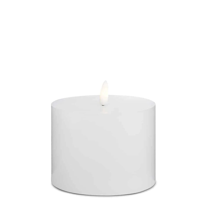 LED Stearinlys 1 stk. ø10 x 10 cm m/3D flamme (flere farver) Hvid