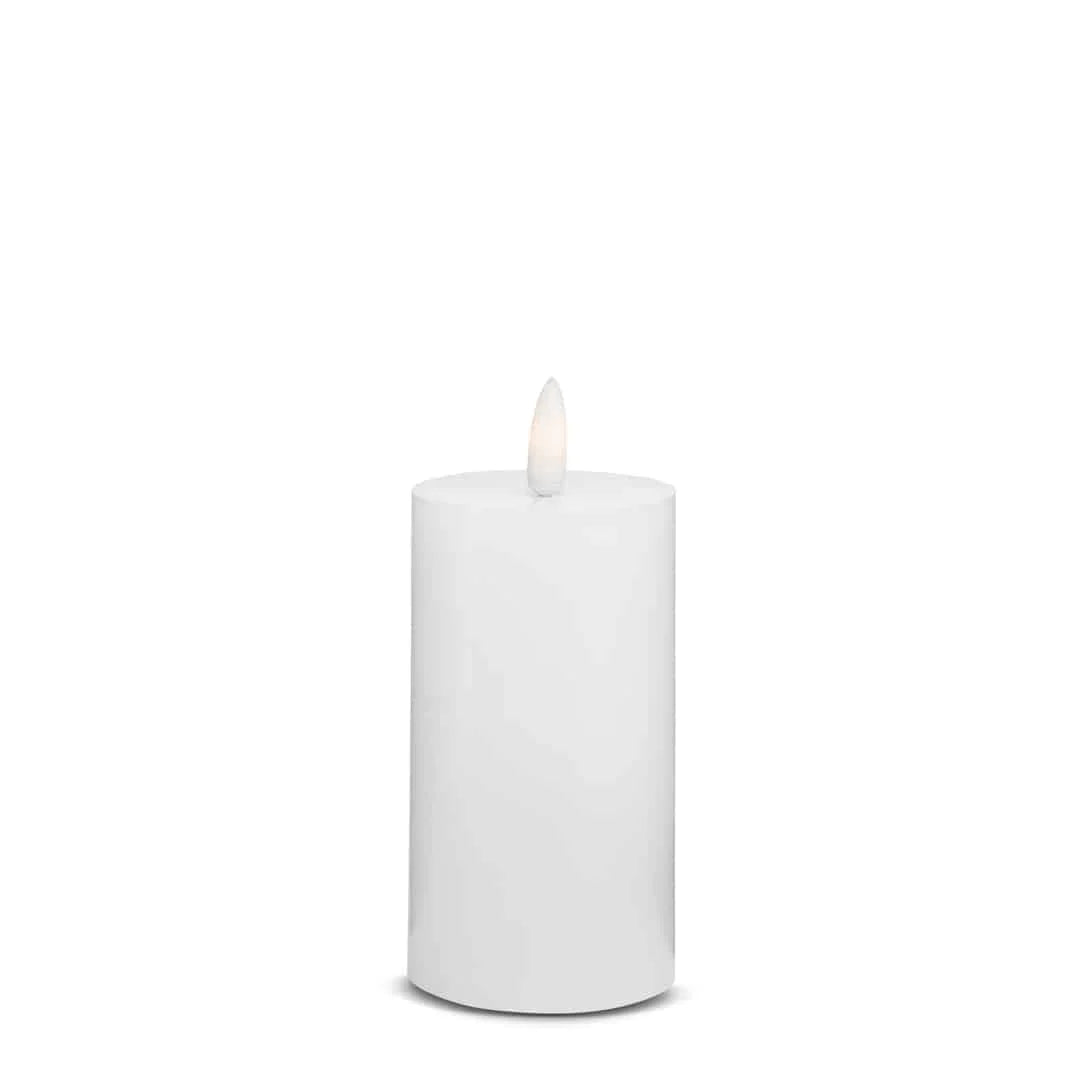 LED Stearinlys 1 stk. ø5,5 x 12,5 cm m/3D flamme (flere farver) Hvid