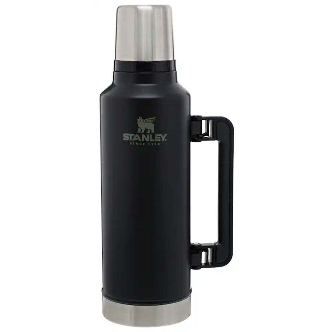 Stanley Stanley Classic Vacuum termokrus 1,9 liter , matte black – billede i brug (Termokande)