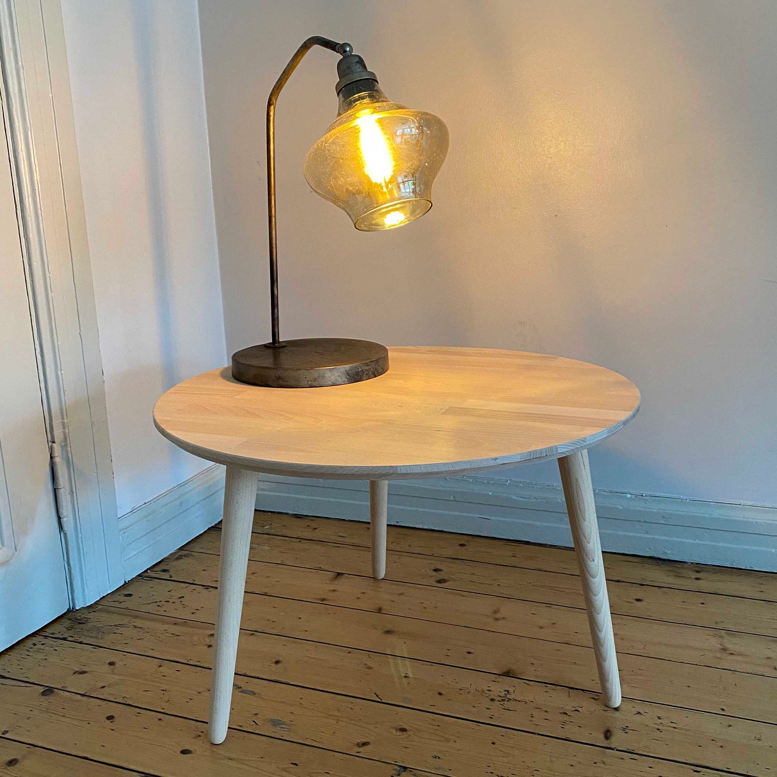 Produktbillede af CT 10 Sofabord i massiv bøg og diameter 60 cm Højde 50 cm Lakeret på tilbud i høj kvalitet