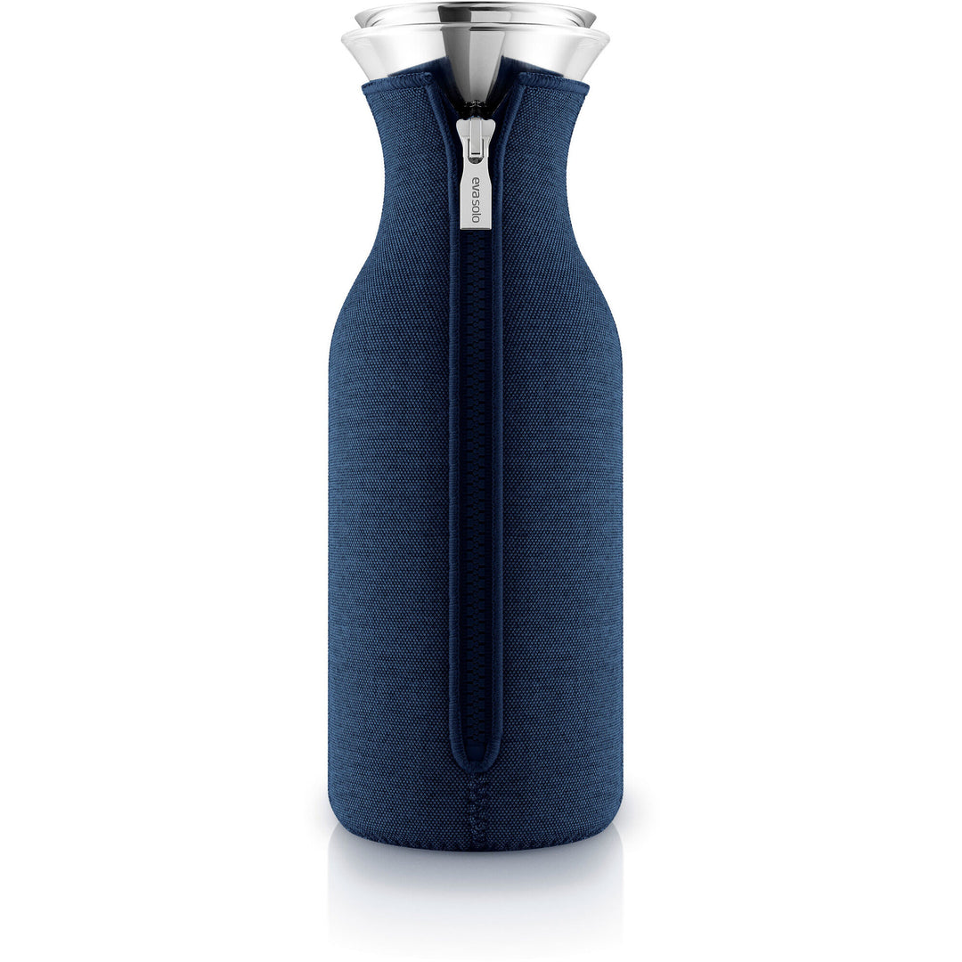 Eva solo Eva solo Køleskabskaraffel med vippelåg, navy blue ❤ produktbillede (karafel)