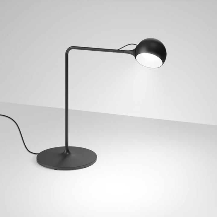 Produktbillede af IXA Bordlampe Antracit Artemide i premium kvalitet