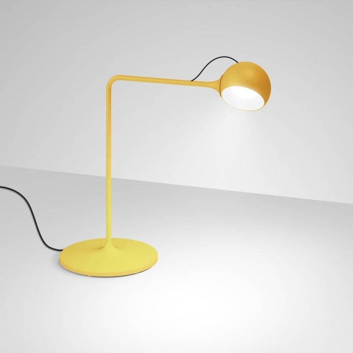 IXA Bordlampe Gul Artemide
