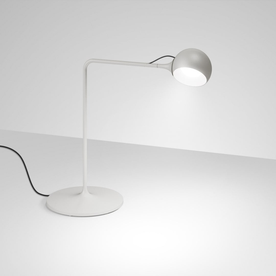 Produktbillede af IXA Bordlampe Hvid/Grå Artemide i premium kvalitet