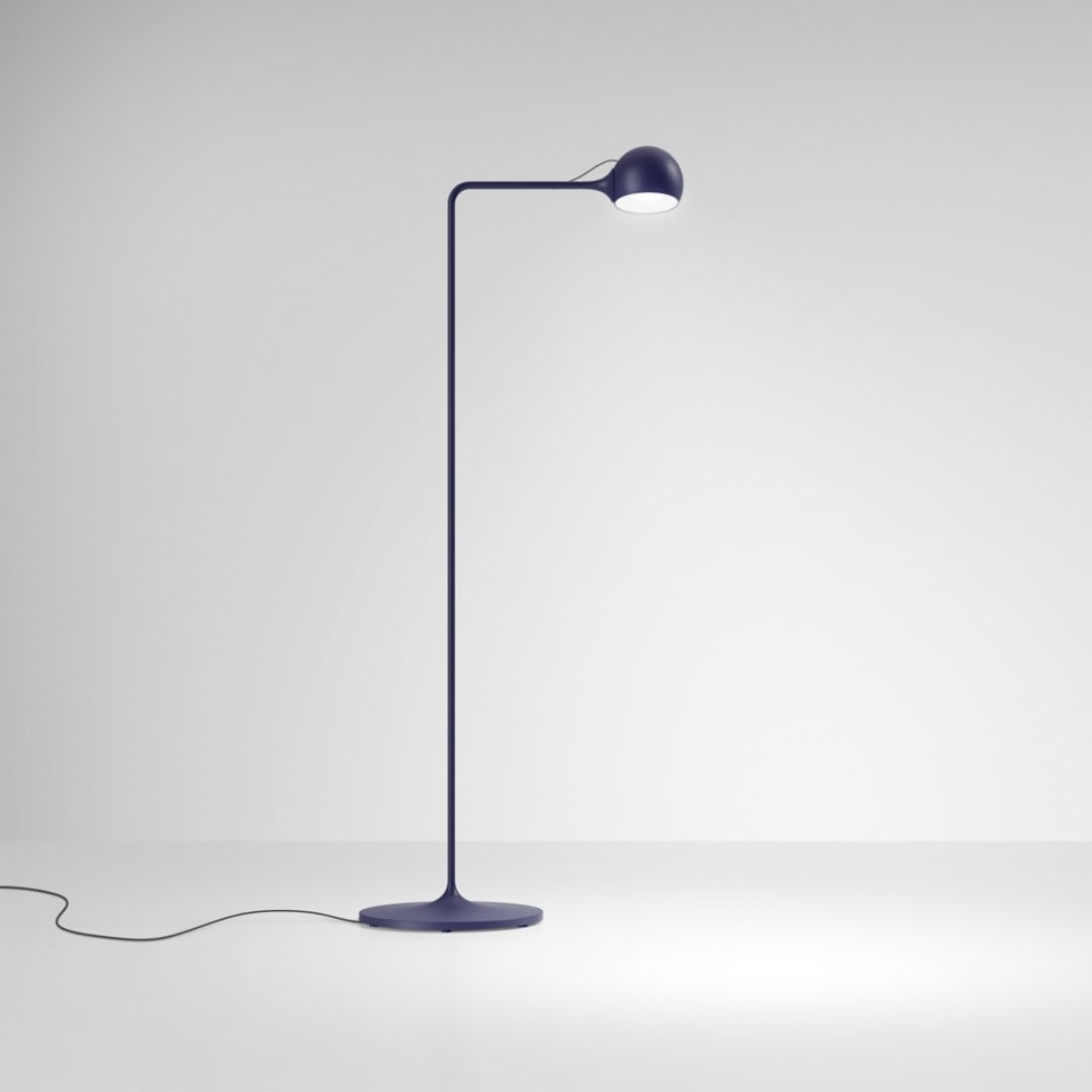Produktbillede af IXA Reading Gulvlampe Blå Artemide i premium kvalitet