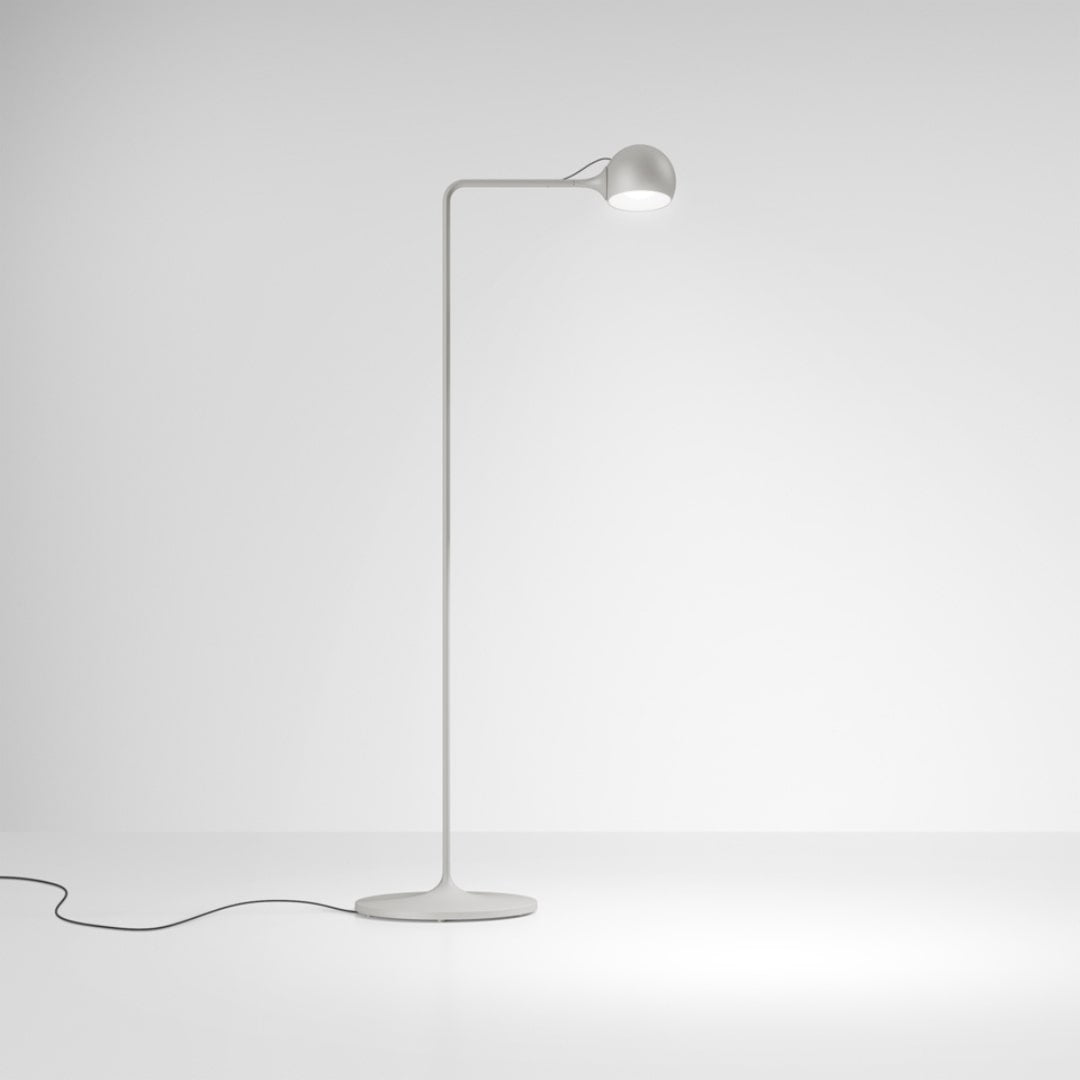 Produktbillede af IXA Reading Gulvlampe Hvid/Grå Artemide i premium kvalitet