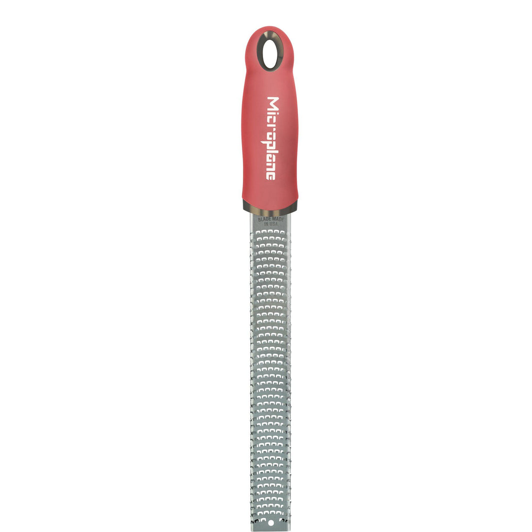 Microplane Microplane Premium Classic zester, læbestiftsrød – close-up (Rivejern)