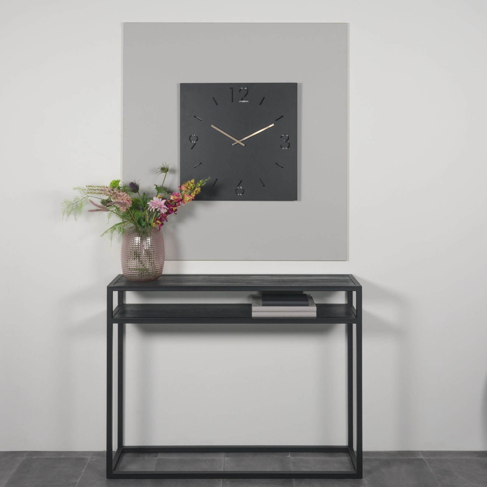 Produktbillede af Fuga Vægur i sort stål 60 x 60 cm. på tilbud i høj kvalitet