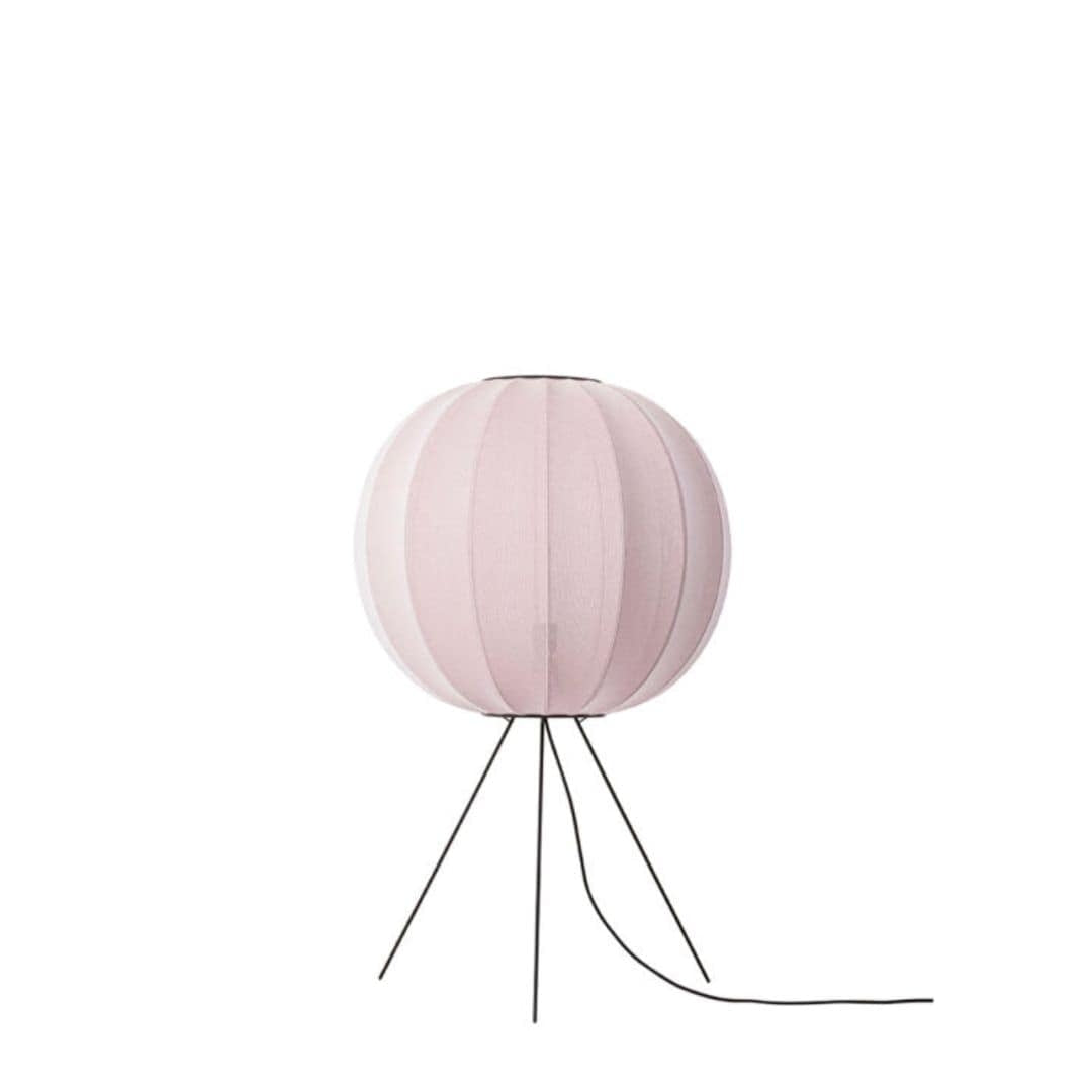 Produktbillede af Knit-Wit 60 Round Gulvlampe Medium Light Pink Made by Hand i premium kvalitet