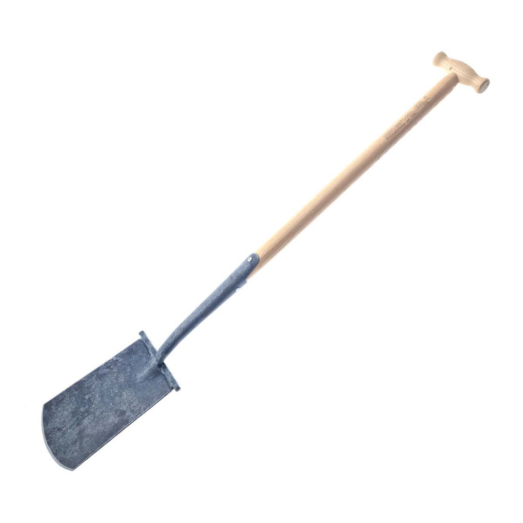 Produktbillede af Gartnerspade i engelsk form med trin og askeskaft 115 cm på tilbud i høj kvalitet