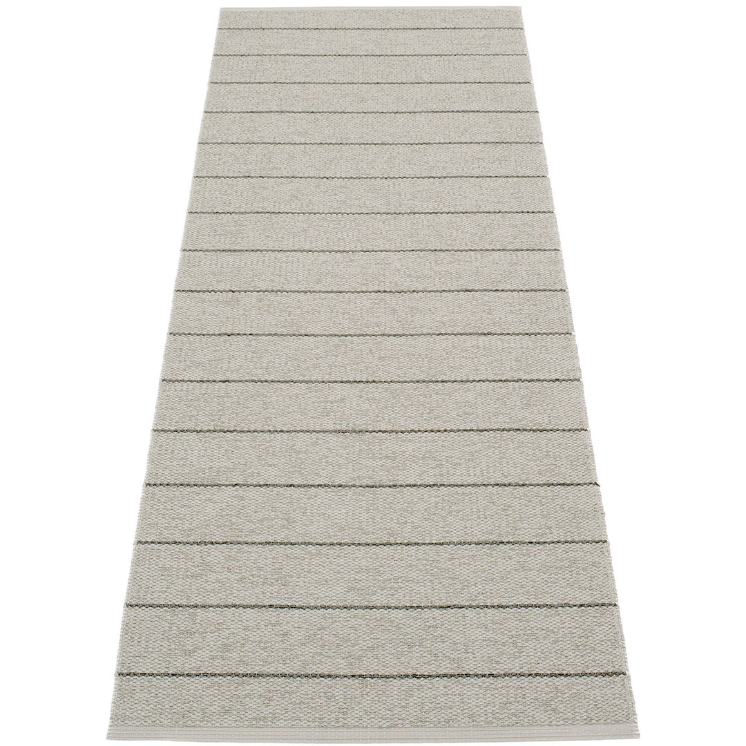 Pappelina Pappelina Gulvtæppe Carl, 70 x 180 cm., warm grey/fossil grey – frontbillede (Tæpper)
