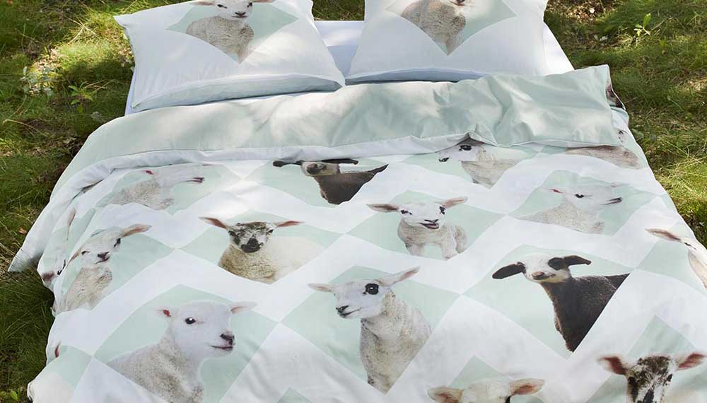 Produktbillede af Covers & Co Sengetøj Lamsy 140x200 på tilbud i høj kvalitet