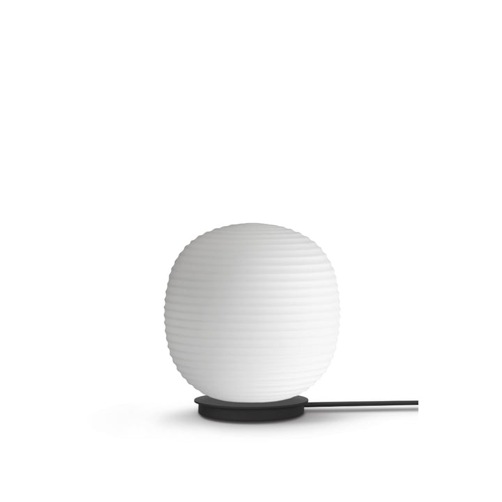 Lantern Globe Bordlampe Medium Opal Glas New Works