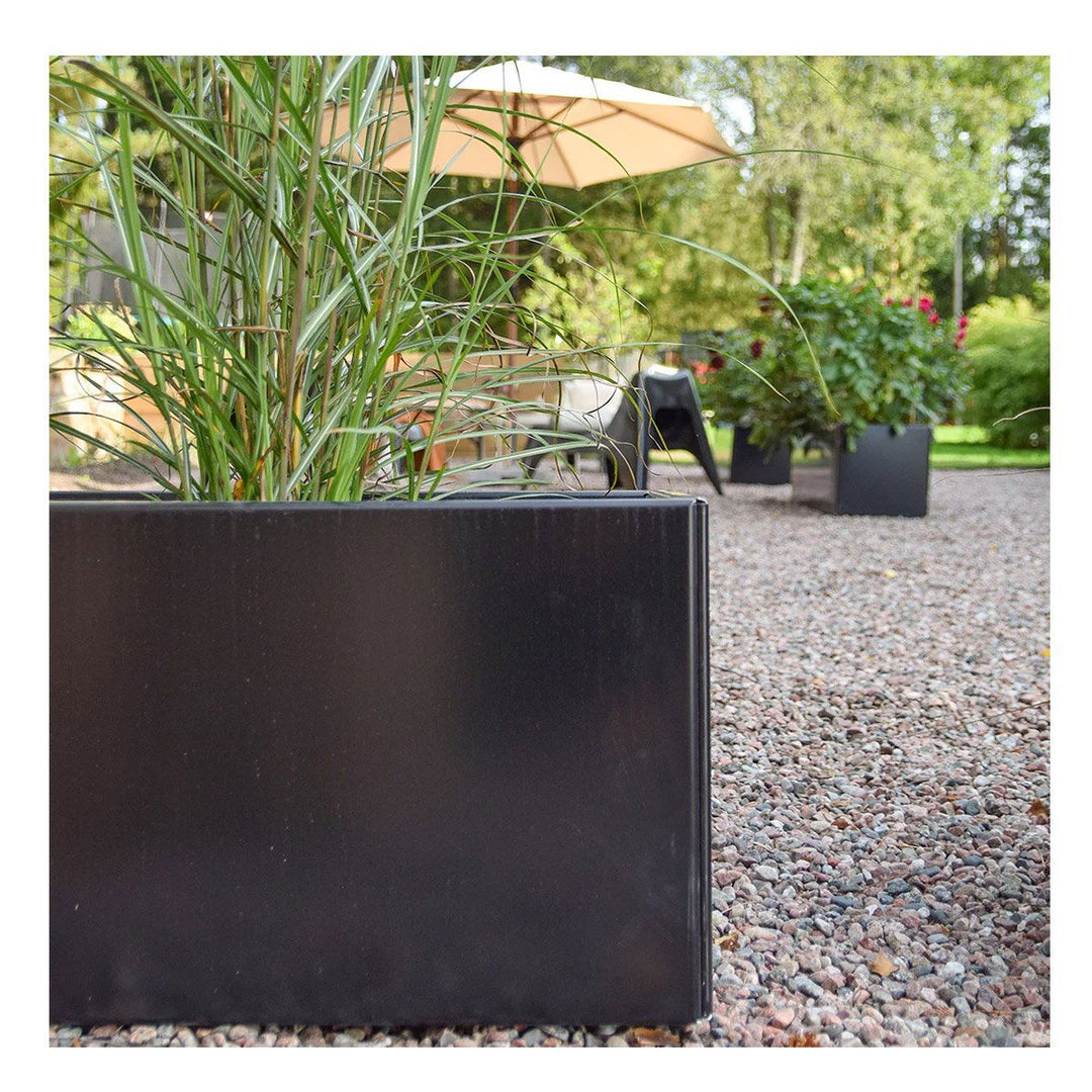 Produktbillede af Land Black Sort plantekasse kvadratisk 80 x 80 x 80 cm Stablet på tilbud i høj kvalitet