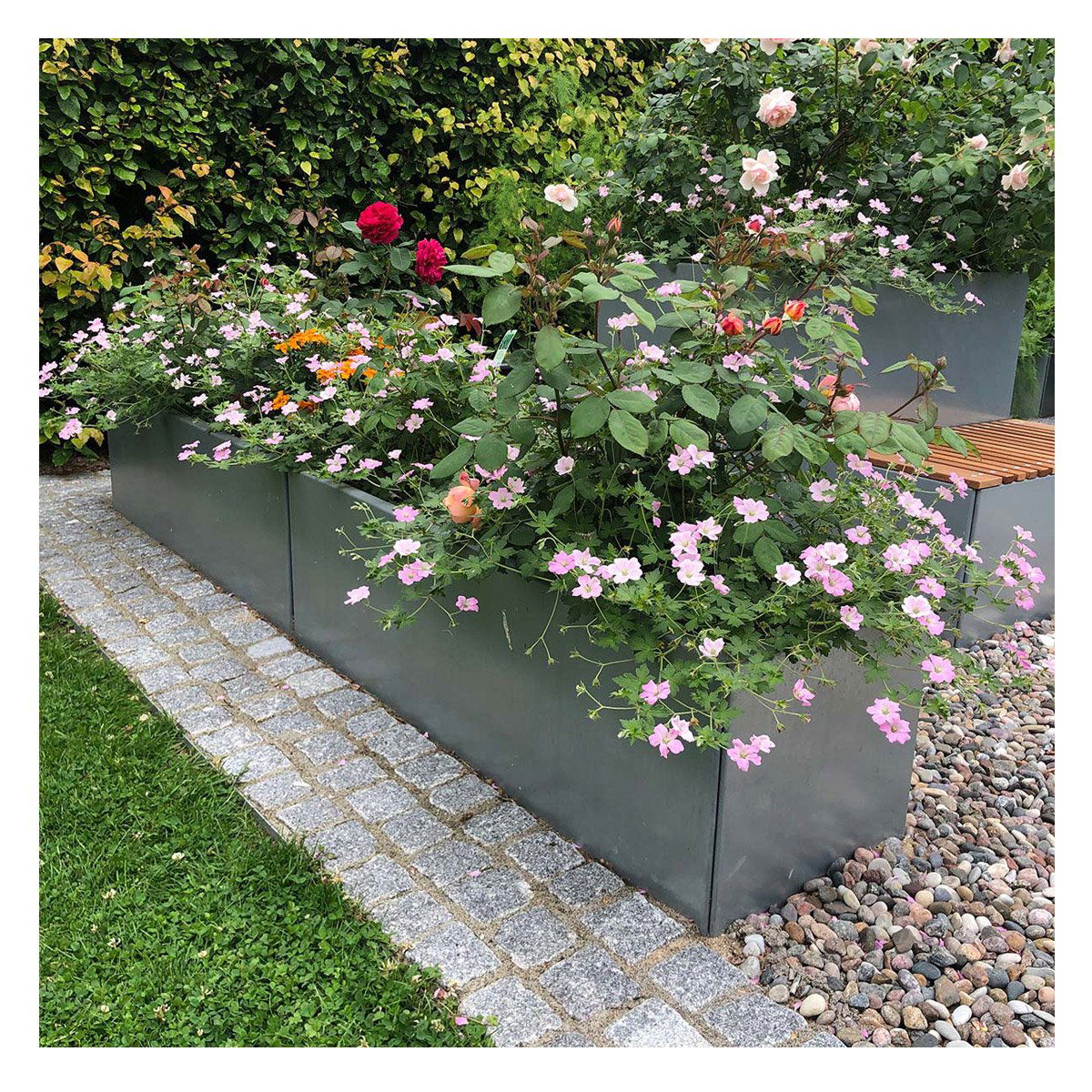 Produktbillede af Land Modern Stor aflang plantekasse i galvaniseret stål 80 x 160 x 80 cm høj (Stablet) på tilbud i høj kvalitet