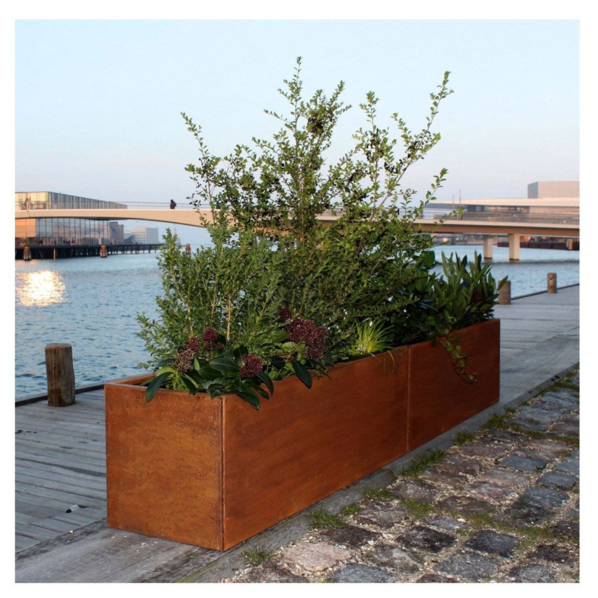 Produktbillede af Land Modern Stor aflang plantekasse i Corten 40 x 240 x 80 cm høj (Stablet) på tilbud i høj kvalitet
