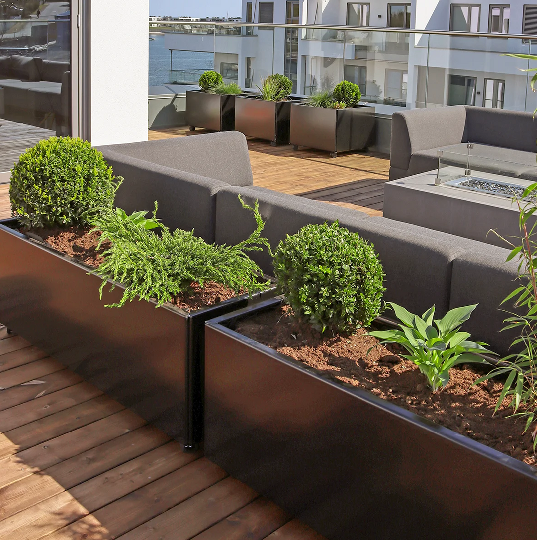 Produktbillede af Land Black Sort plantekasse på hjul aflang 60 x 120 cm på tilbud i høj kvalitet