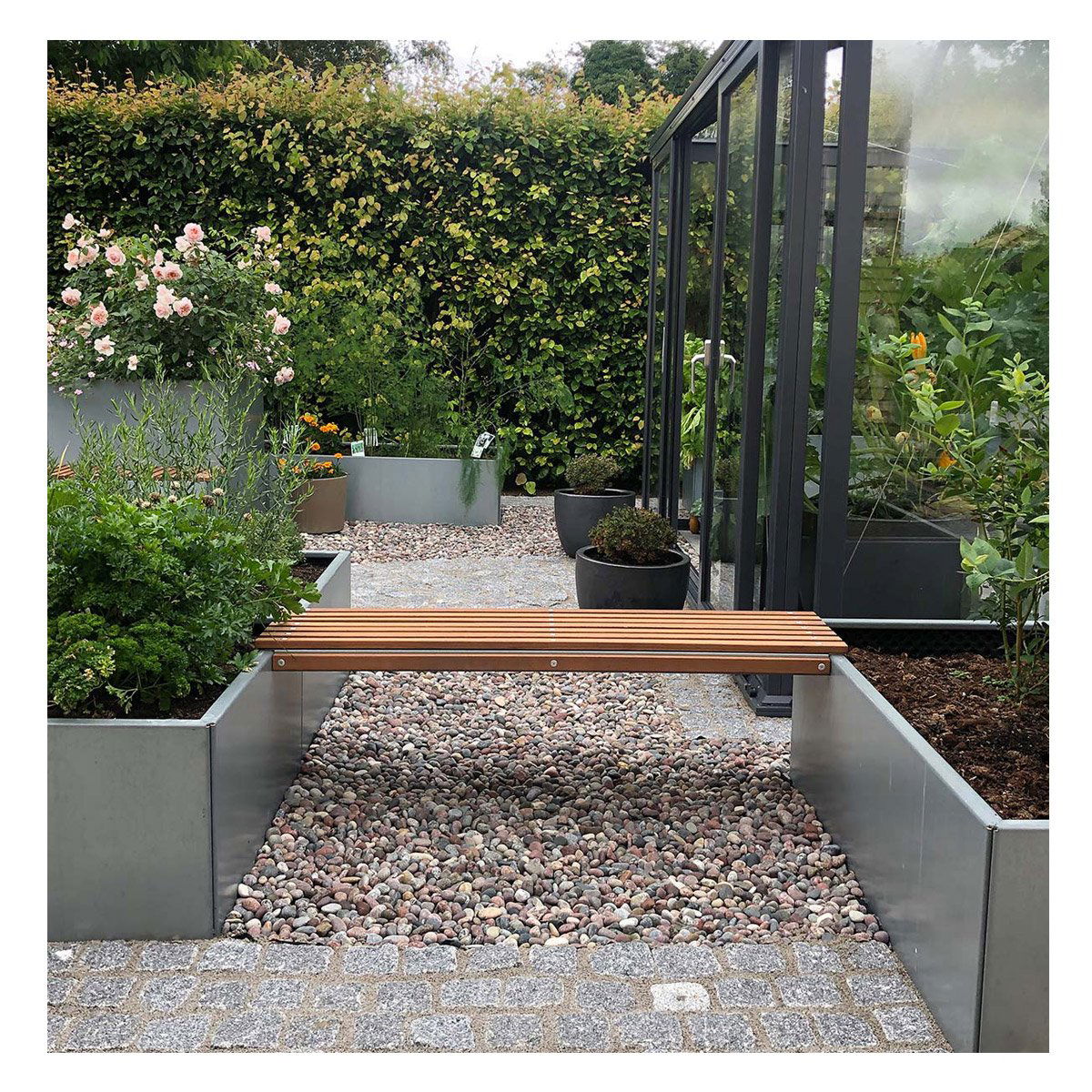 Produktbillede af Land Modern Bænk med mahognilister galvaniseret på tilbud i høj kvalitet