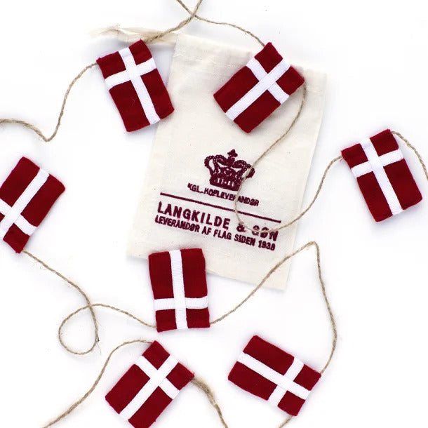 Produktbillede af Langkilde & Søn Lille flagranke med 10 dannebrogsflag i premium kvalitet