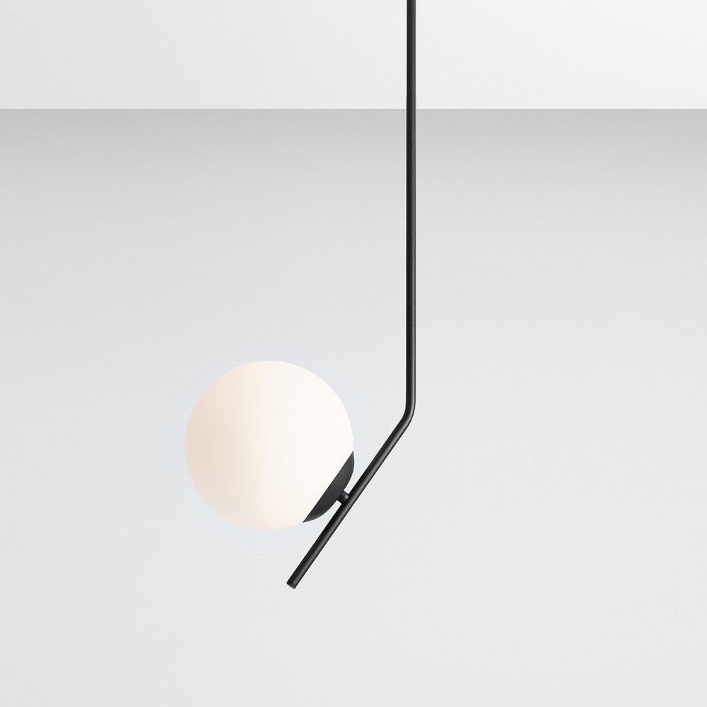 Produktbillede af Arts Loftlampe i sort metal og hvidt glas højde 95 cm på tilbud i høj kvalitet