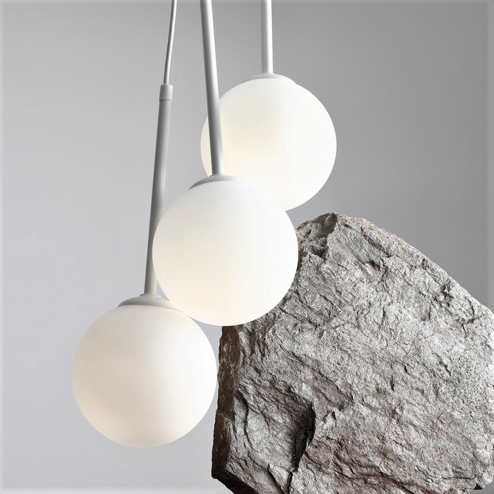 Produktbillede af Stick Loftlampe i hvid metal og glas tre ø 14 cm. kupler på tilbud i høj kvalitet