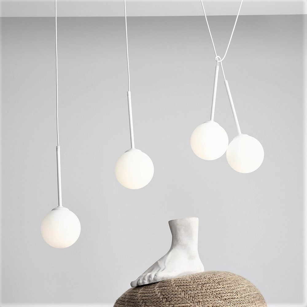 Produktbillede af Stick Loftlampe i hvid metal og glas fire ø 14 cm. kupler på tilbud i høj kvalitet