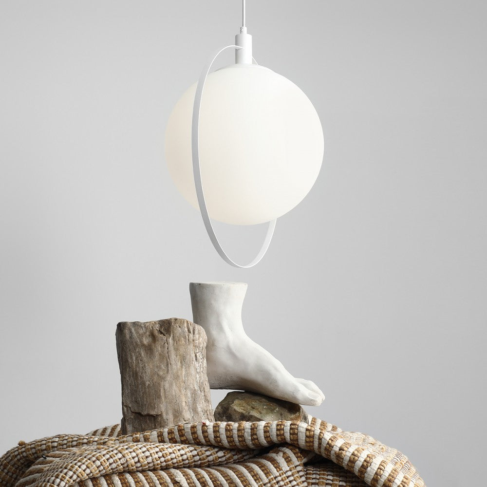 Produktbillede af Magic Loftlampe i hvidt metal og hvidt glas på tilbud i høj kvalitet
