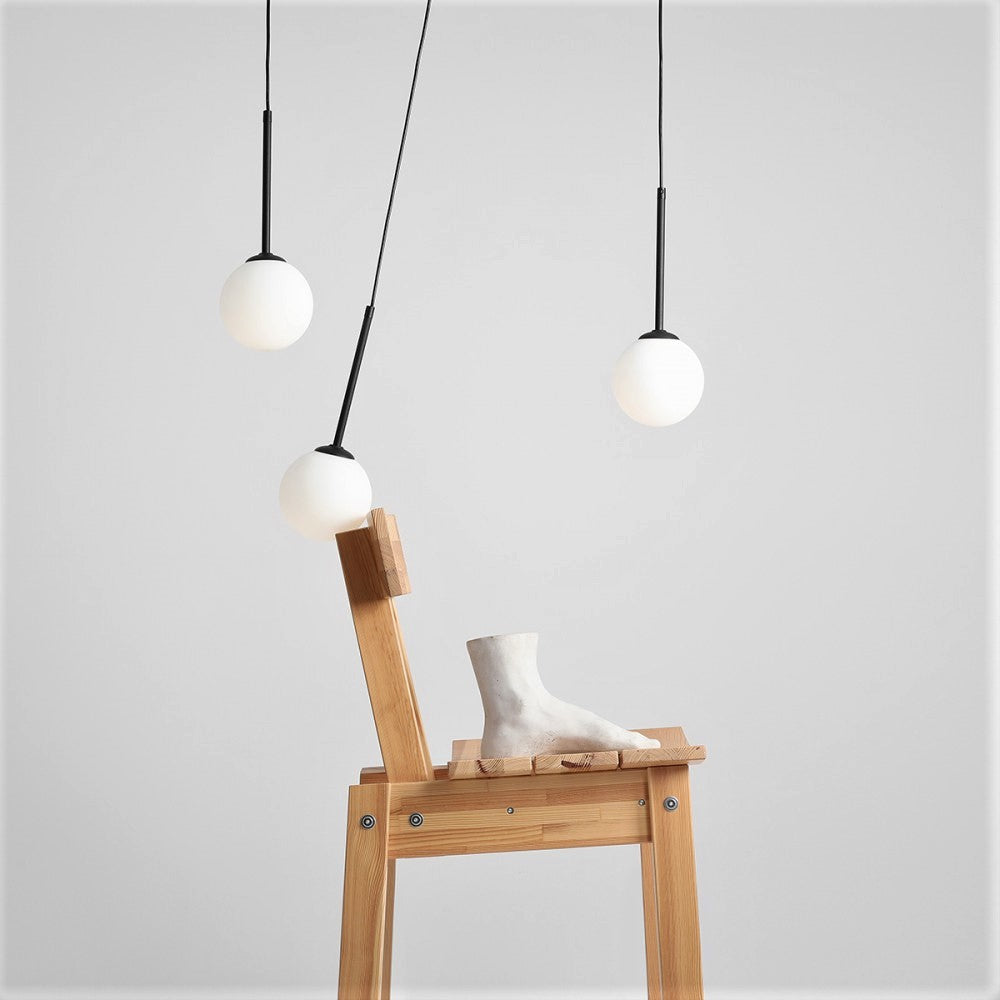 Produktbillede af Stick Loftlampe i sort metal og glas tre ø 14 cm. kupler på tilbud i høj kvalitet