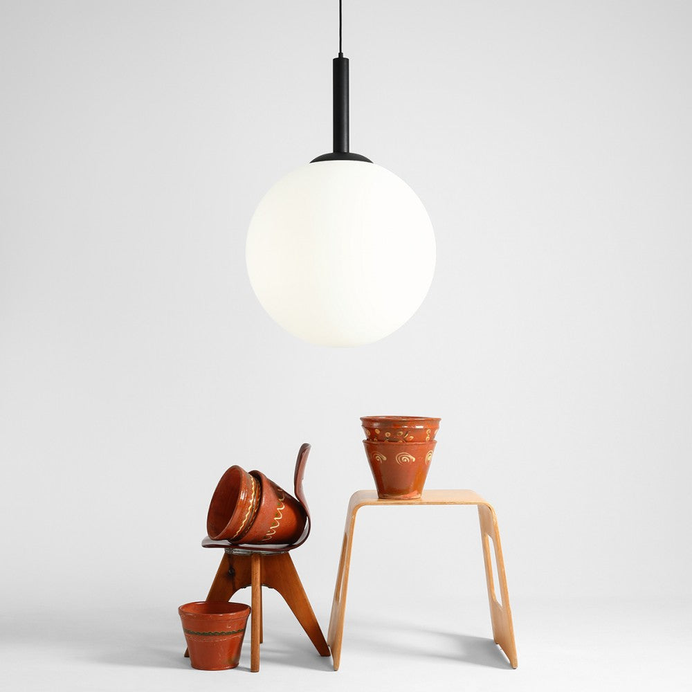 Produktbillede af Stick Loftlampe i sort og glas ø 50 cm. kuppel på tilbud i høj kvalitet