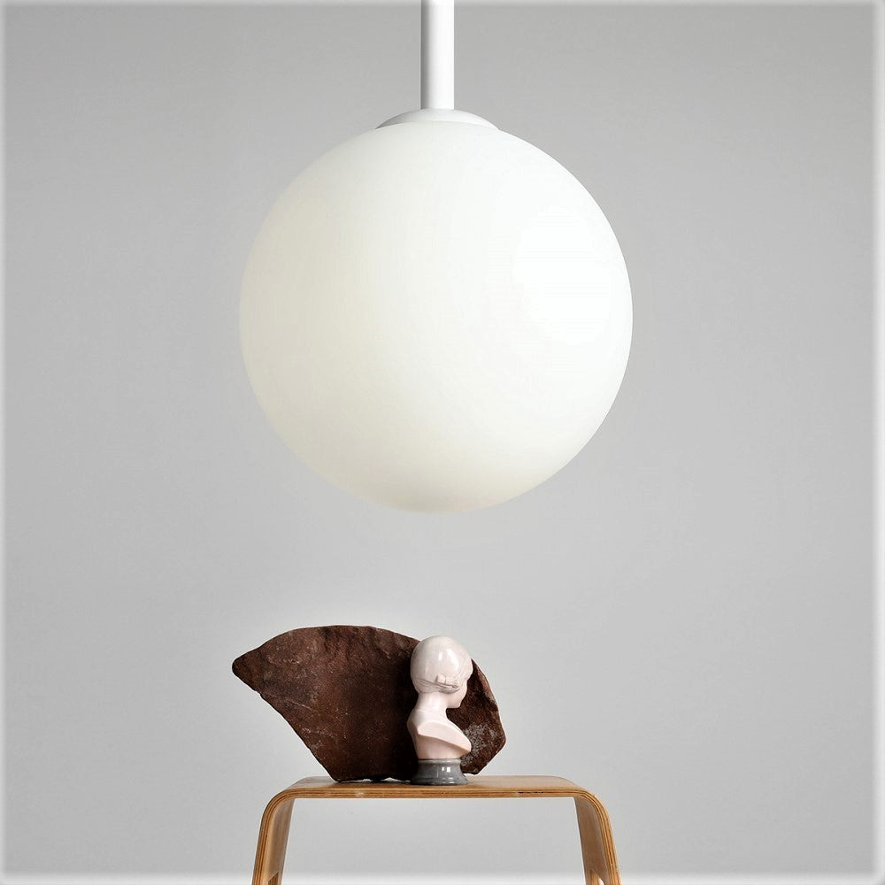 Produktbillede af Stick Loftlampe i hvidt og glas ø 50 cm. kuppel på tilbud i høj kvalitet