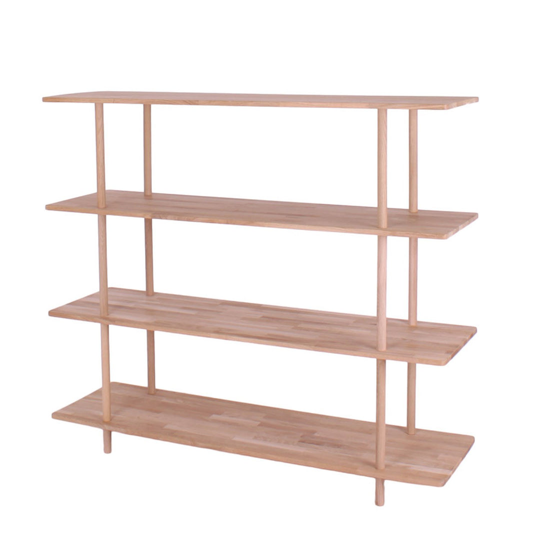 Produktbillede af Loop Reol med fire hylder i massiv eg og bredde 140 cm Hvid olieret på tilbud i høj kvalitet