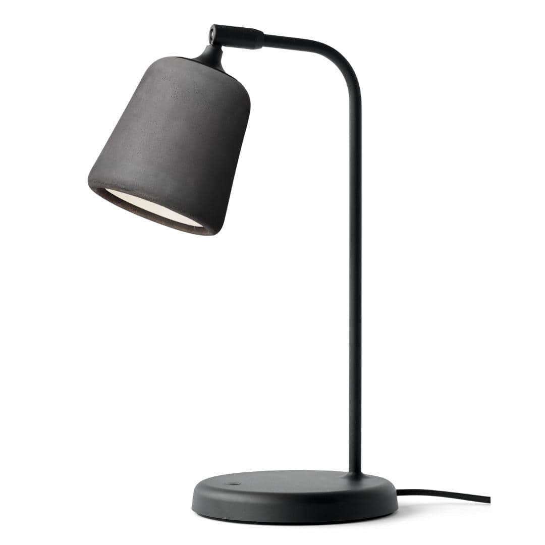 Produktbillede af Material Bordlampe Mørk Grå New Works i premium kvalitet