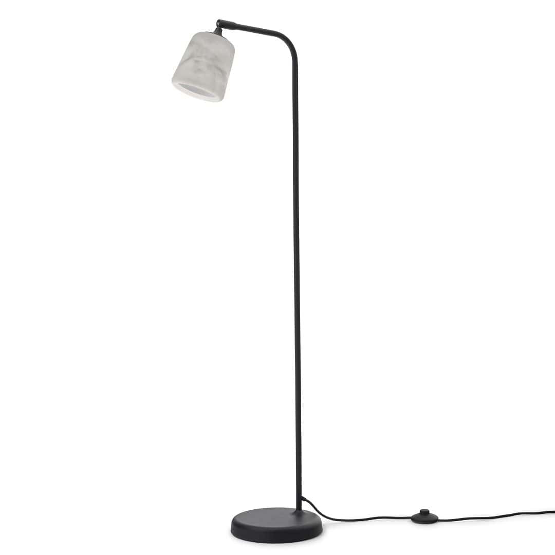 Material Gulvlampe Hvid Marmor m. Sort Base u. inderskærm New Works