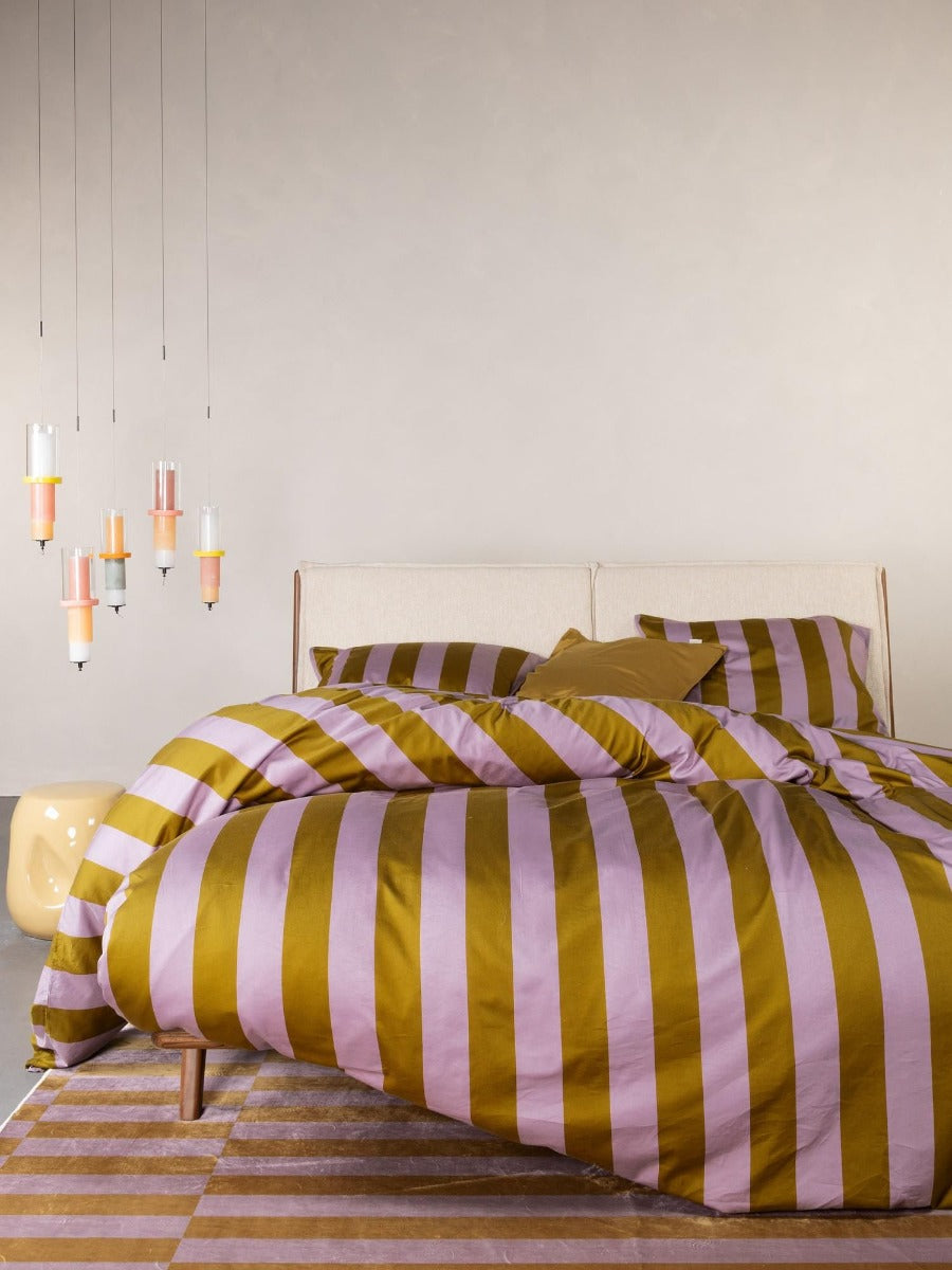 Produktbillede af Minte Stripe Pale Purple Olive 140x200+60x63 på tilbud i høj kvalitet