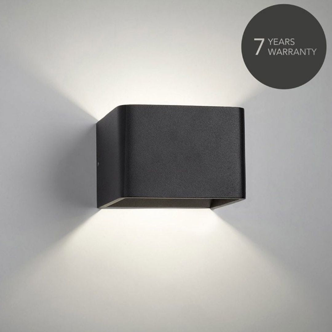 Produktbillede af Mood 1 LED Væglampe Sort 3000K Så længe lager haves LIGHT-POINT i premium kvalitet