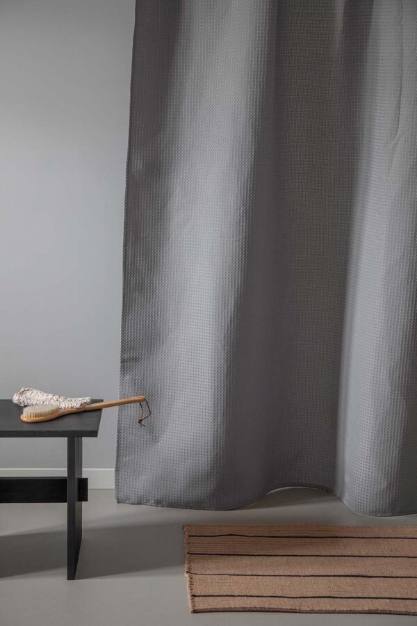 Produktbillede af MOUD Home WAFFLE Badeforhæng i grå 180x200 cm i premium kvalitet