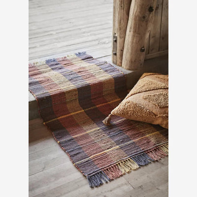 Madam Stoltz - Håndvævet gulvtæppe 70x140cm ❤ Stort online udvalg i Madam Stoltz ❤ Billig fragt og hurtig levering 2 - 5 hverdage - Varenummer: BGH-47601470046538 / Ean: '2500924976385 på lager - Udsalg på Alle produkter (Lagerbeholdning er større end 1) Spar op til 58% - Over 454 design mærker på udsalg