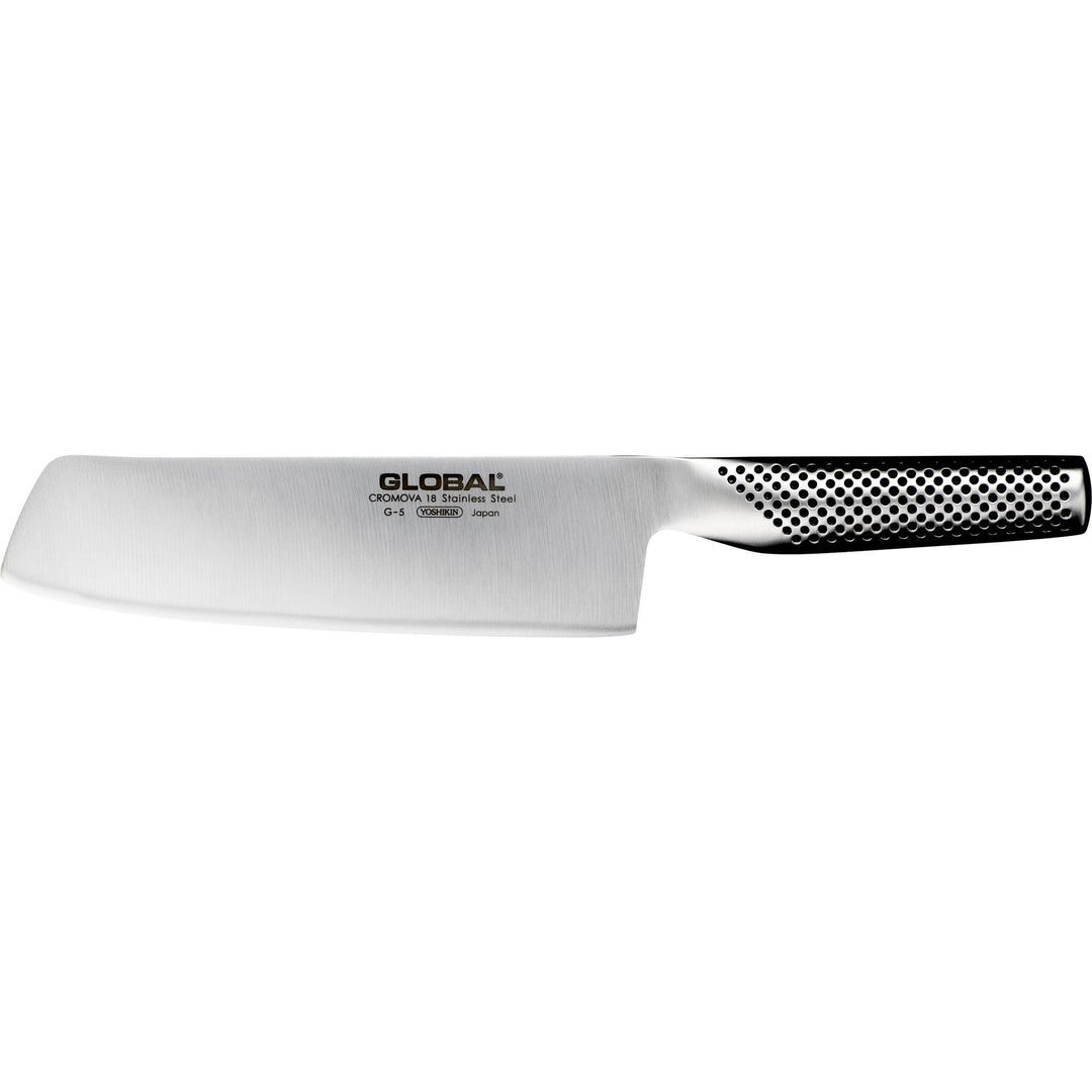 Global Global G-5 grøntsagskniv bred 18 cm. – billede i brug (Grøntsagskniv)