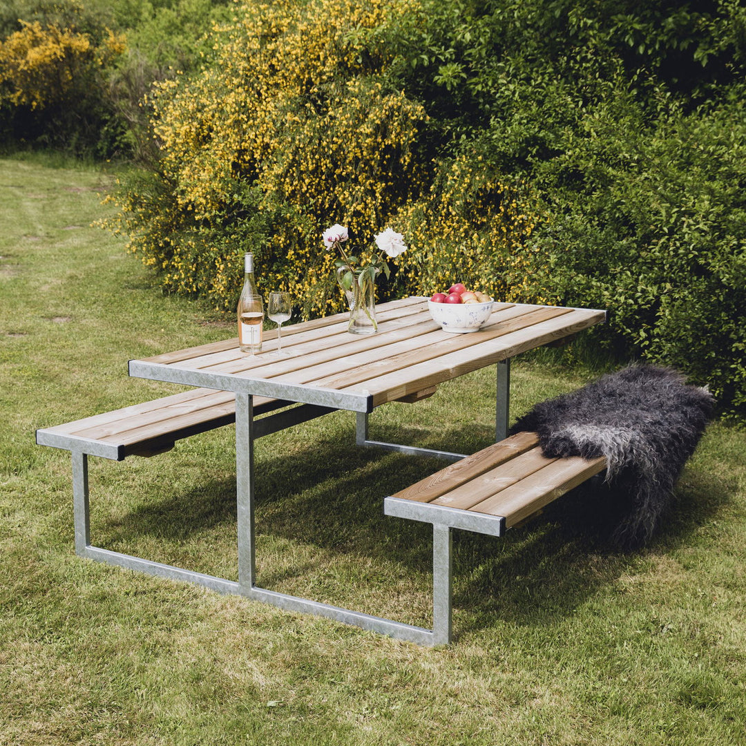 Produktbillede af Bord-/bænkesæt ODIN fyrretræ med galvaniseret stel på tilbud i høj kvalitet