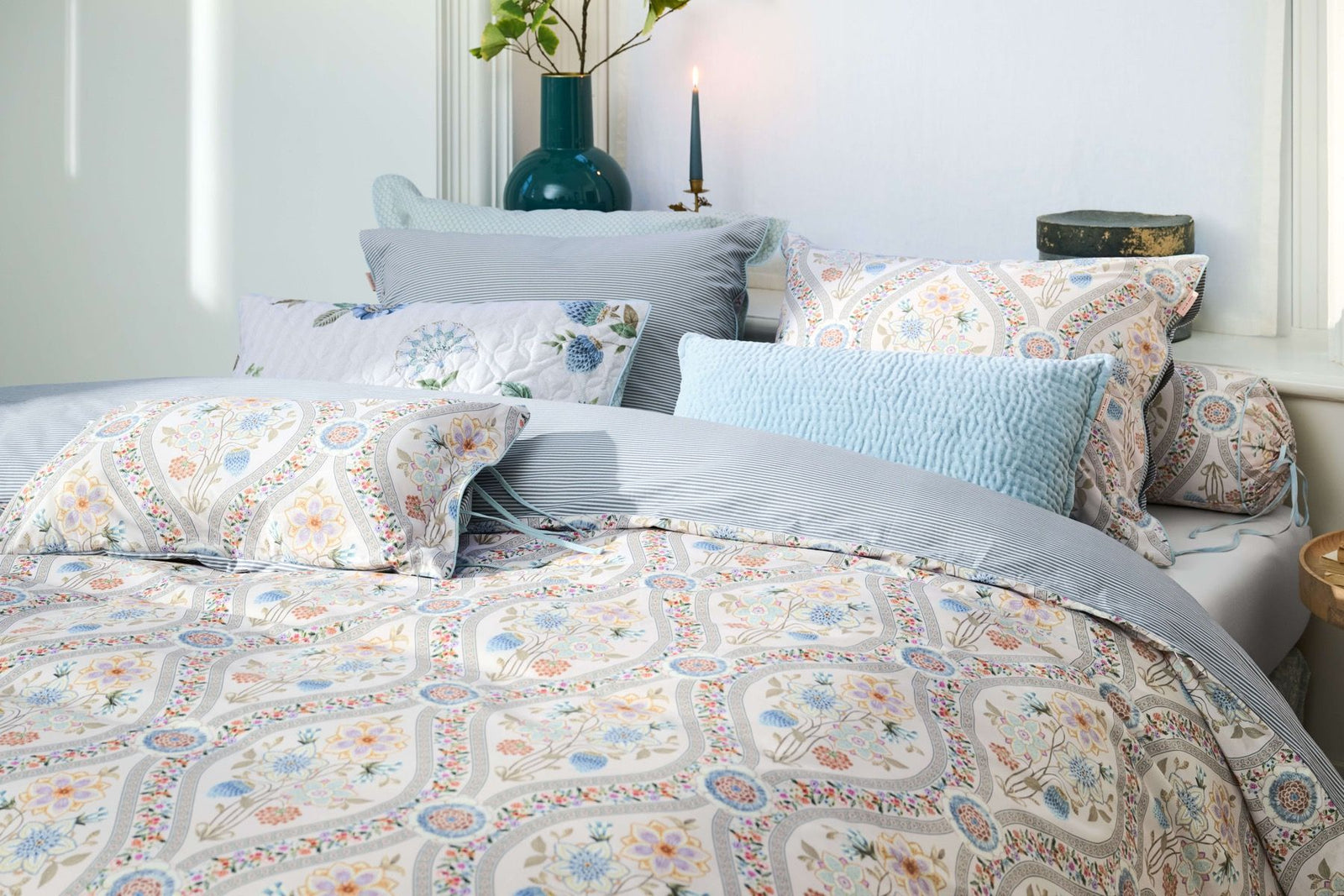 Produktbillede af Pip Ornamento Ramo White 140x220 på tilbud i høj kvalitet