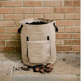 Se Jute kartoffel plantepose H45 x Ø35 cm ❤ Stort online udvalg i Plantetorvet ❤ Hurtig levering: 1 - 2 Hverdage samt billig fragt - Varenummer: PTT-91371 og barcode / Ean: på lager - Udsalg på Haveudstyr > Diverse Spar op til 67% - Over 424 kendte brands på udsalg